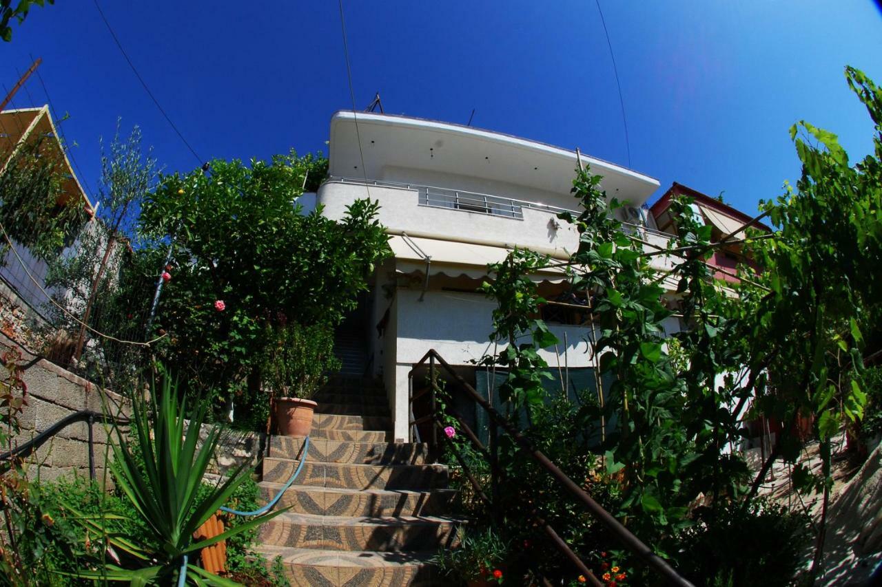 Rafail'S Apartment Sarande Exterior photo